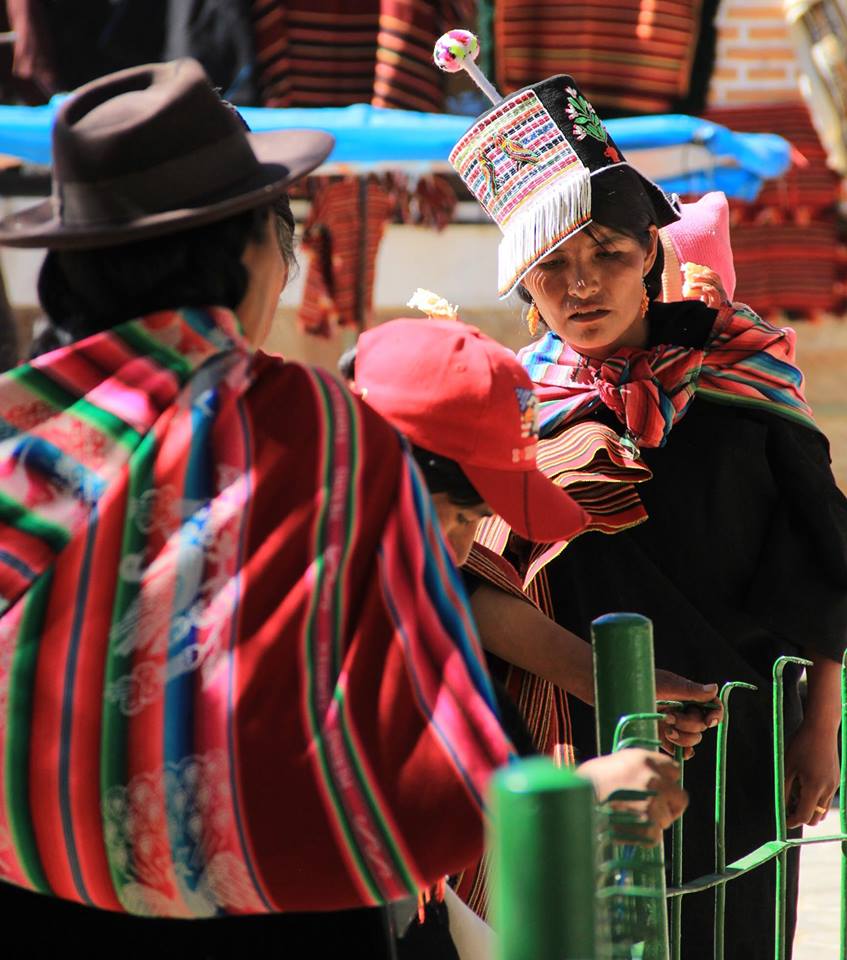 pachamama vie locale tissu traditionnel aguayo bolivie cholitas éthique responsable commerce équitable