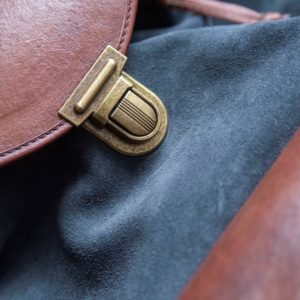 sac à dos joe gris pachamama finitions qualité cuir nubuck fermoir or vieilli