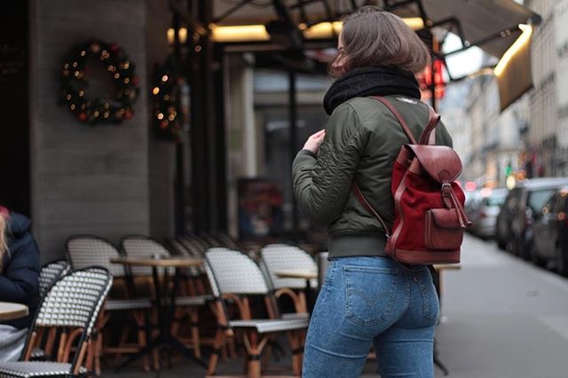 sac à dos femme rouge cuir ville café