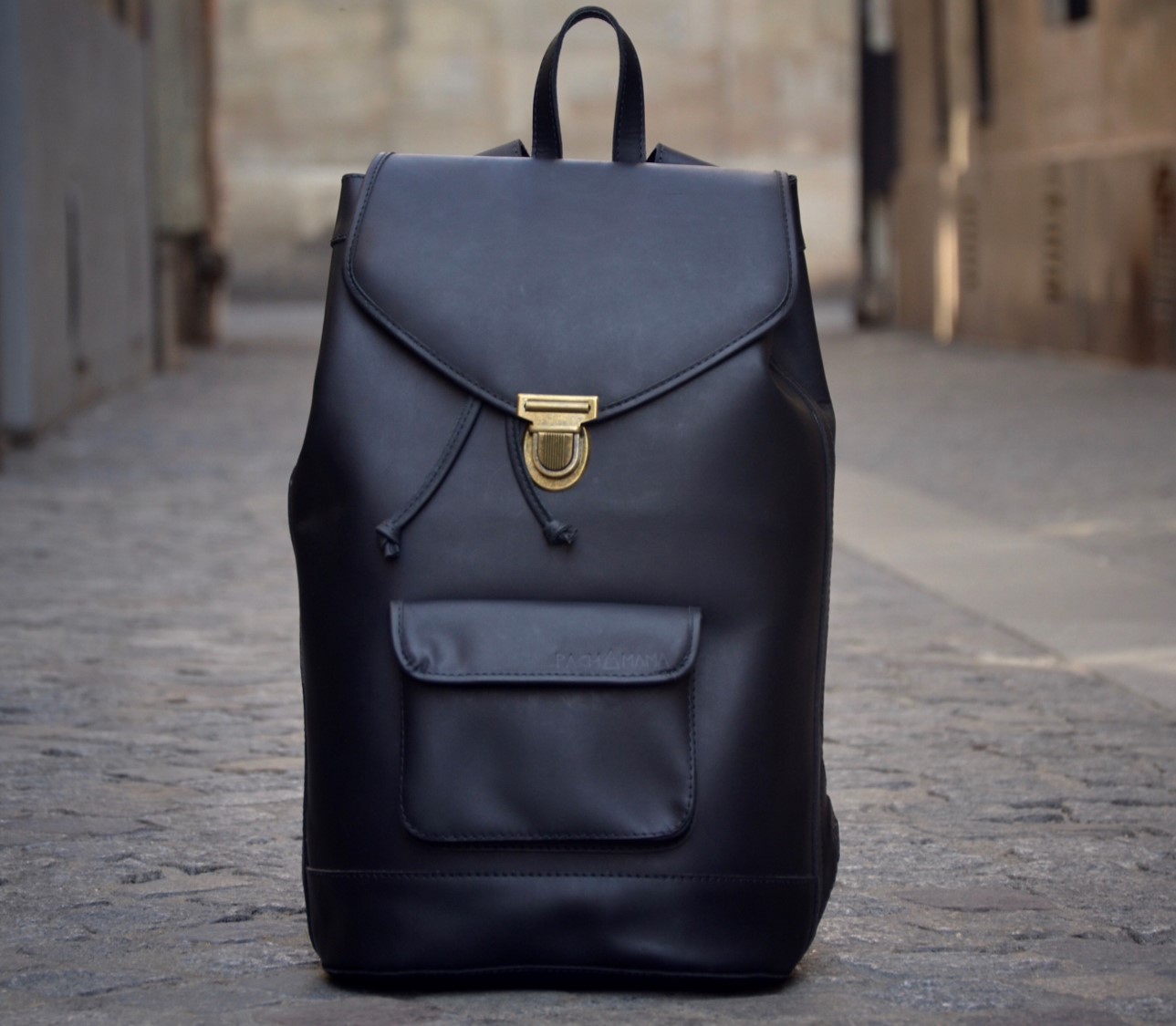 Pachamama - JOE black leather backpack - Urban leather backpack for men