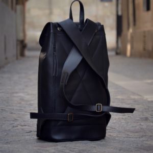 sac à dos noir urbain