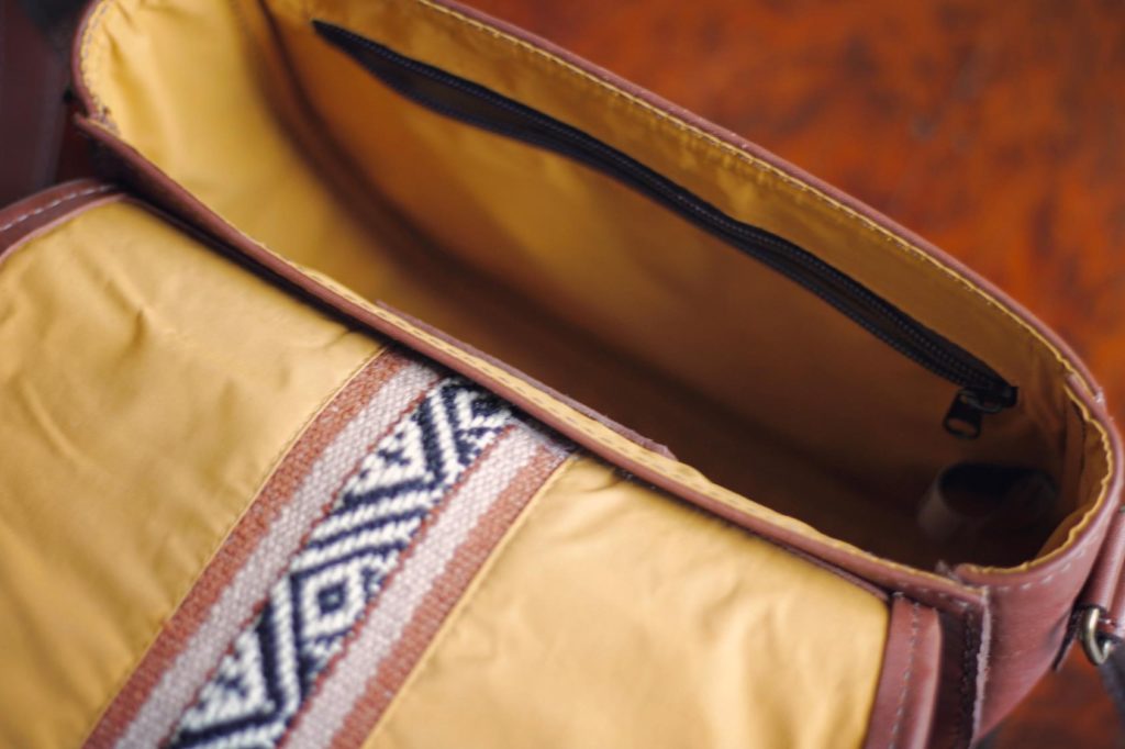 ALBA Cuir, doublure, aguayo et poche zippée