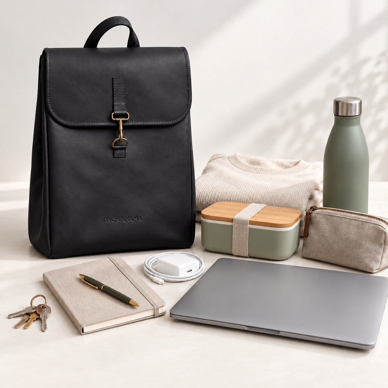 sac à dos cuir noir et son contenu sac à dos cuir noir et son contenu