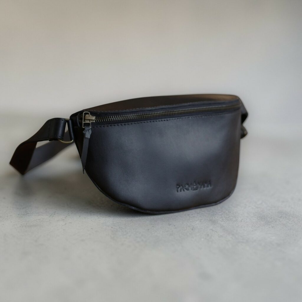 Banane Cuir Noir V2, cuir lisse noir et sangle réglable