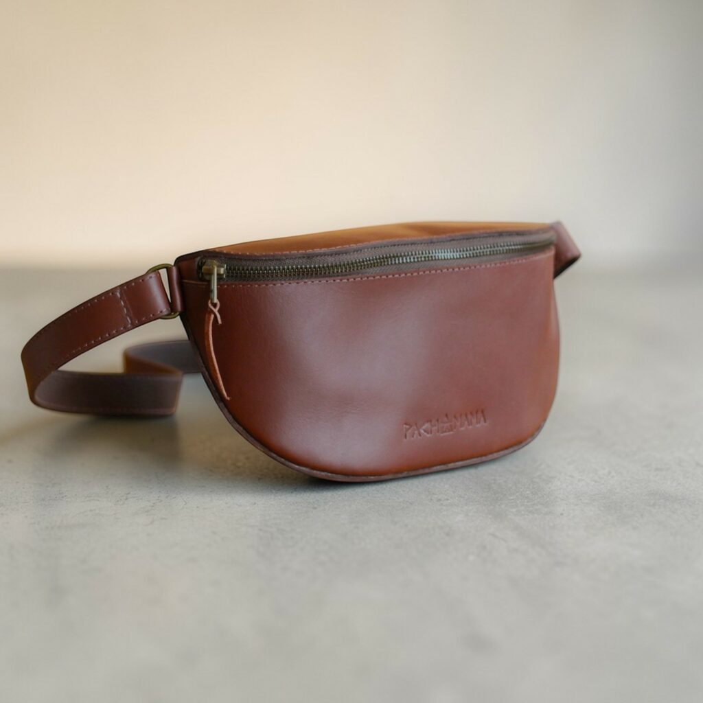 Banane Cuir V2, cuir lisse marron et sangle réglable