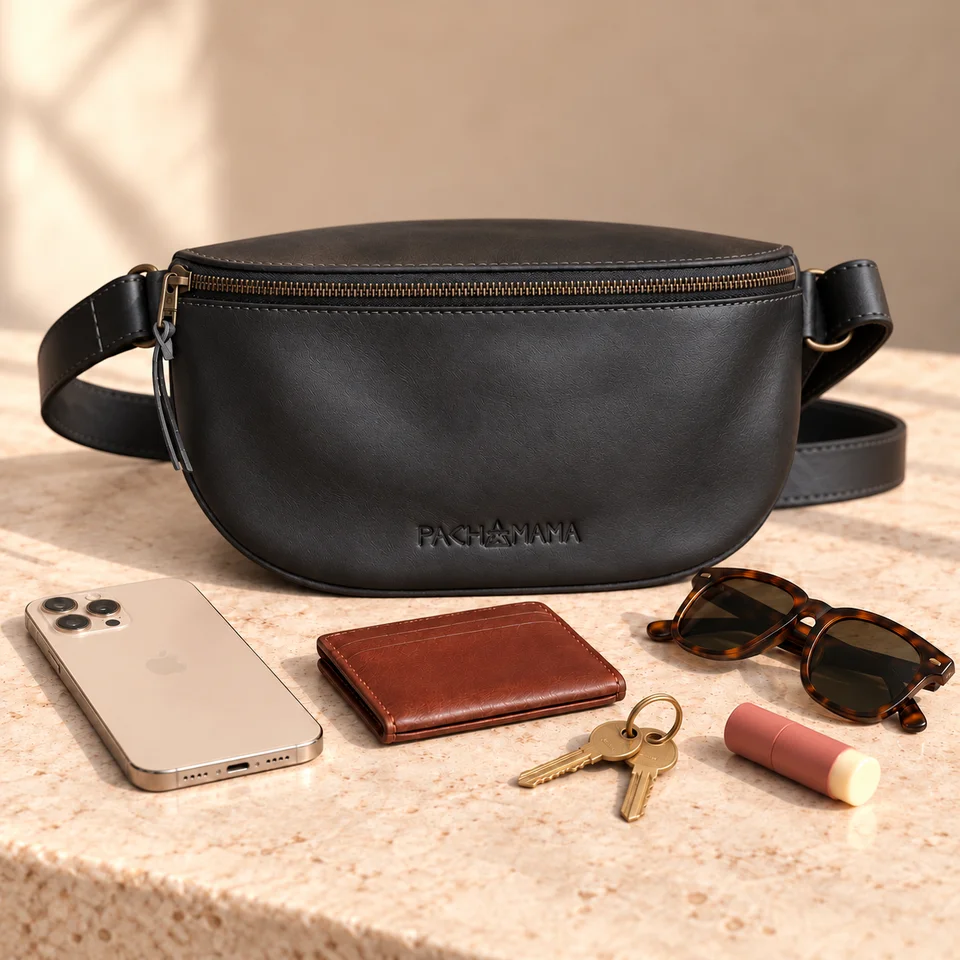 Banane Cuir Noir V2 avec téléphone, petit portefeuille, clés, lunettes et baume à lèvres