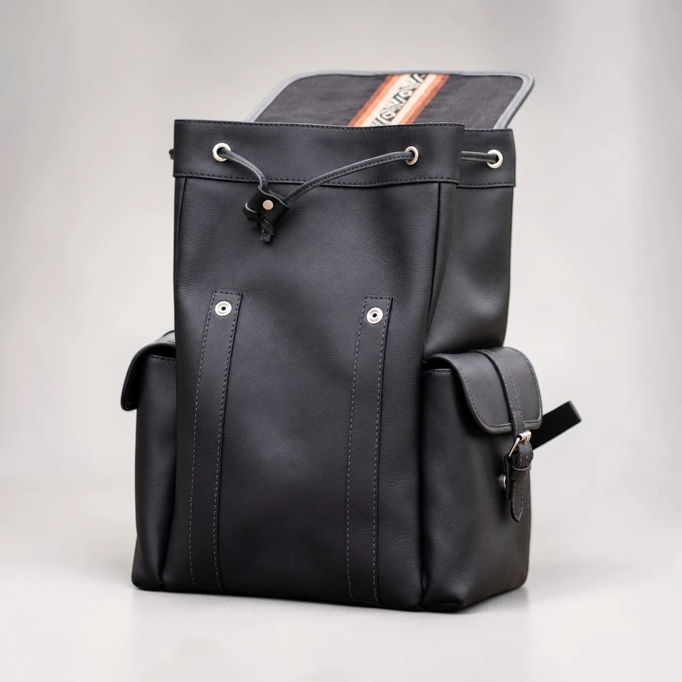 ALEX Cuir Noir ouvert : pressions et tissu aguayo
